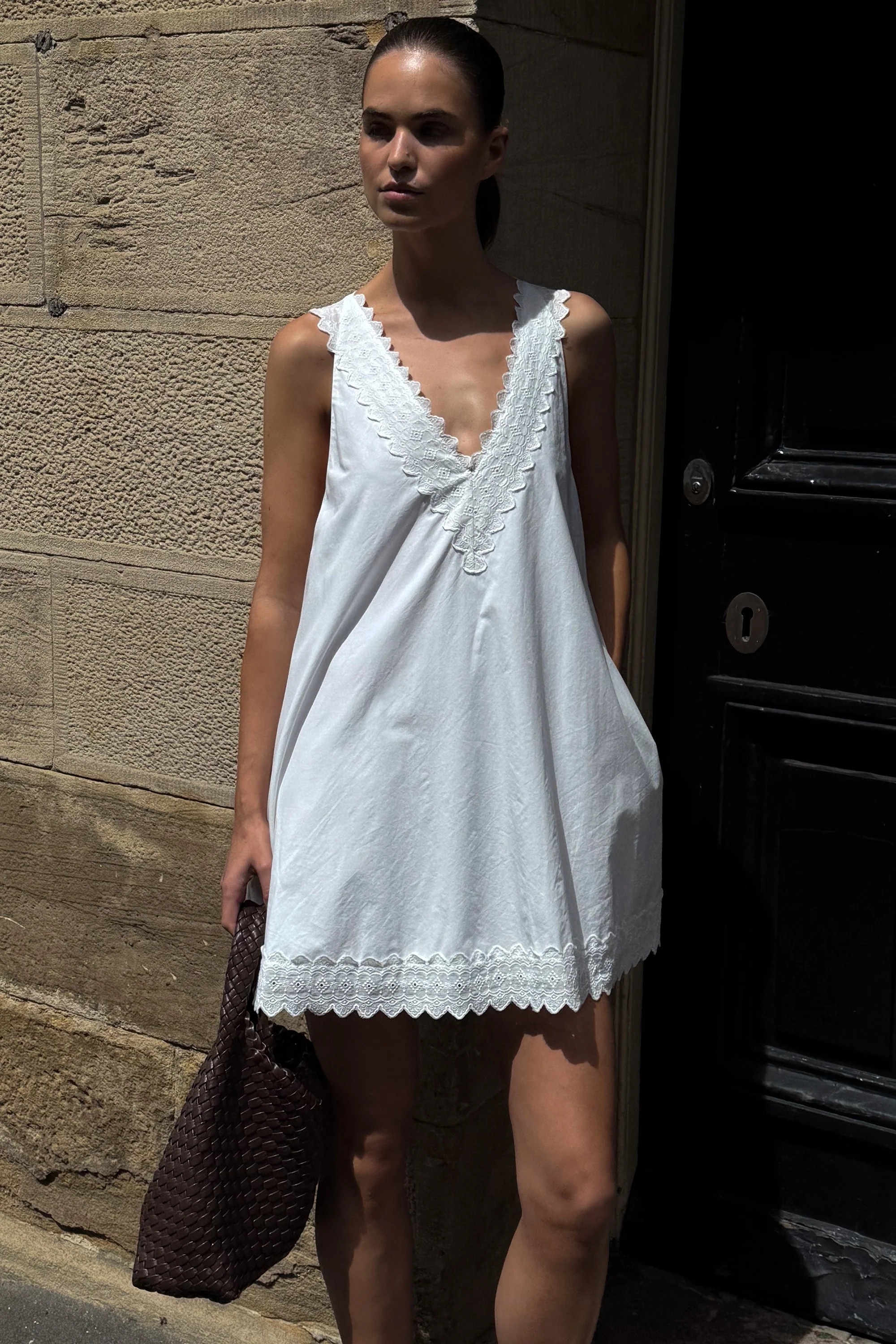 ANNABEL WHITE SLEEVELESS V NECK MINI DRESS | DISSH