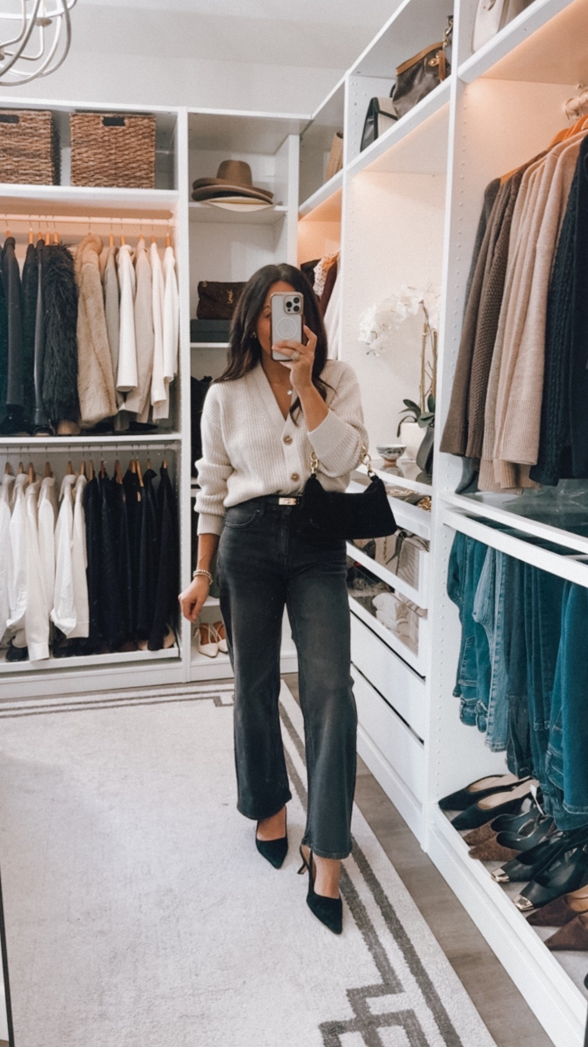 Sweater and jeans both TTS⭐️

#LTKootd #LTKOver40 #LTKFindsUnder100