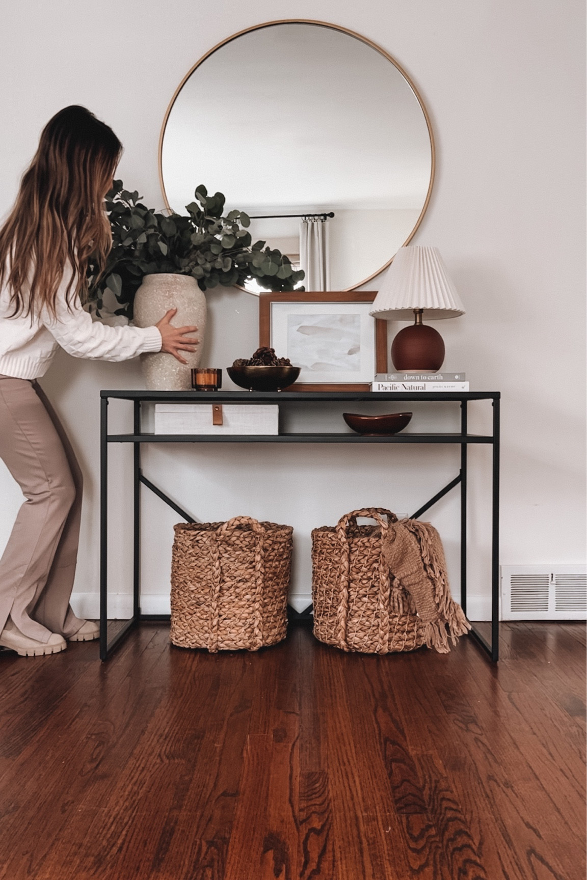 Winter decor entryway 

#LTKFind #LTKhome #LTKSeasonal