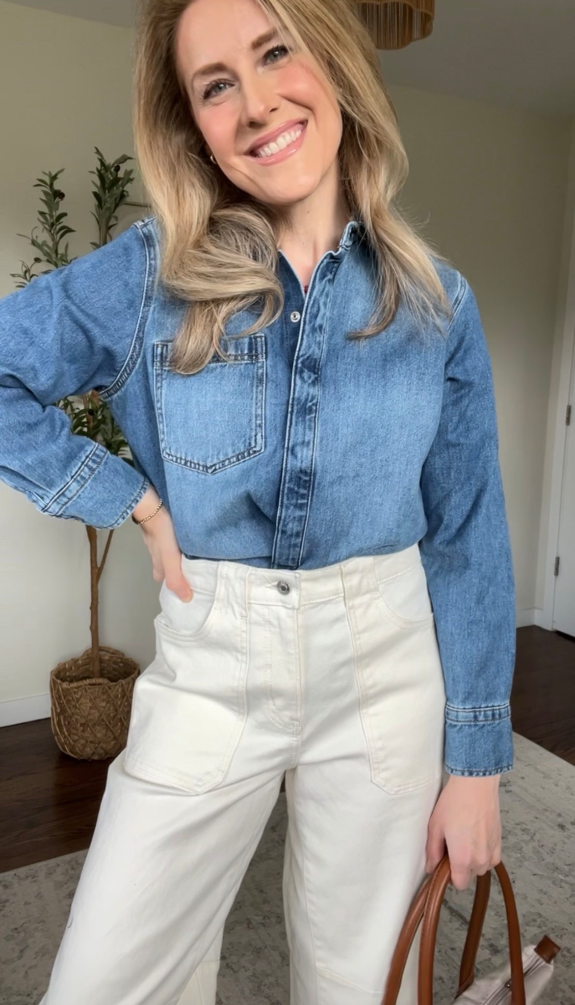 Walmart denim shirt and barrel jeans that could pass for Madewell! I sized up one to a medium in the top for a relaxed fit, you don’t have to. And stayed tts 6 in the jeans (go down if between). #walmartfashioj 