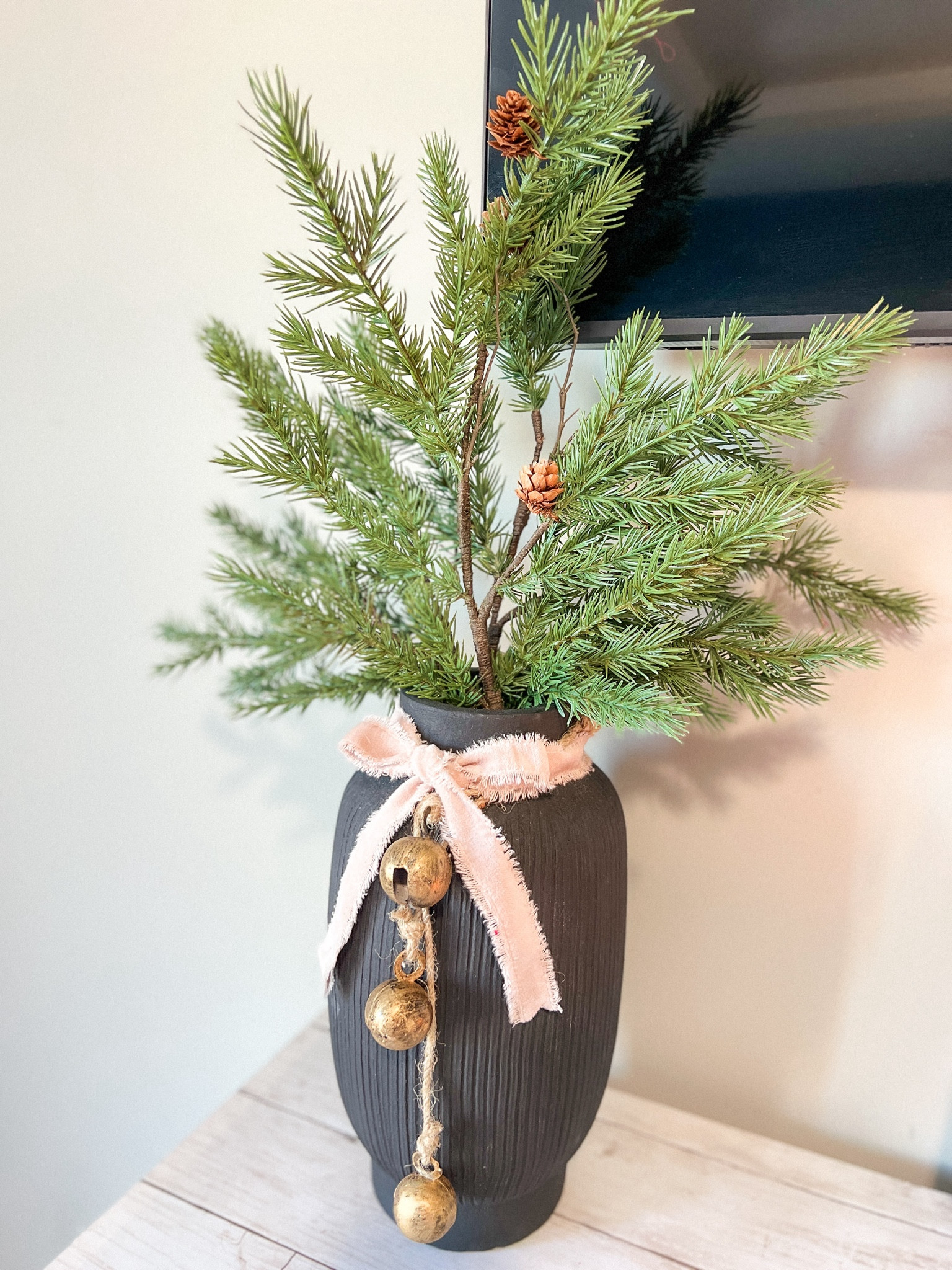 Winter decor 🌲
This stems are so versatile for any winter decor. 

#winterdecoration #winterhome #homedecor



#LTKHoliday #LTKhome #LTKSeasonal