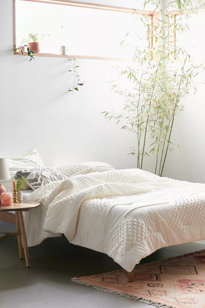Ellis Tufted Comforter | Urban Outfitters (US and RoW)
