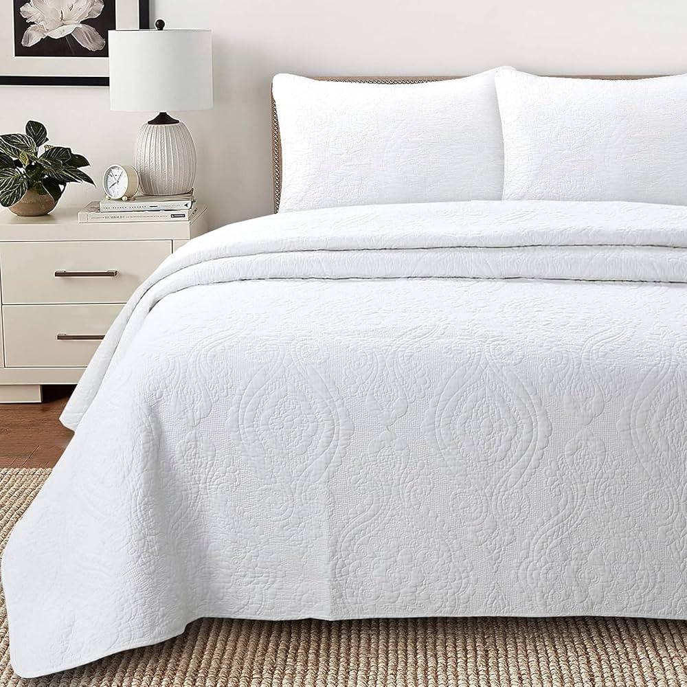 Cozy Line Home Fashions Bailee Matelasse Medallion Solid White 100% Cotton Bedding Quilt Set, Rev... | Amazon (US)