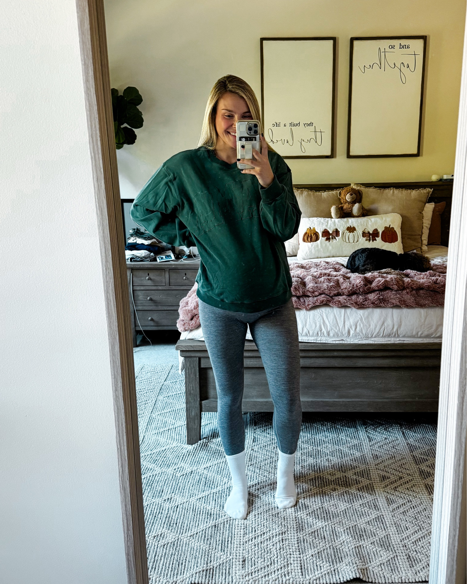 The best “MAMA” crewnecks🙌🏼 I wear a large for a more oversized fit normally and it still fits oversized with the belly 