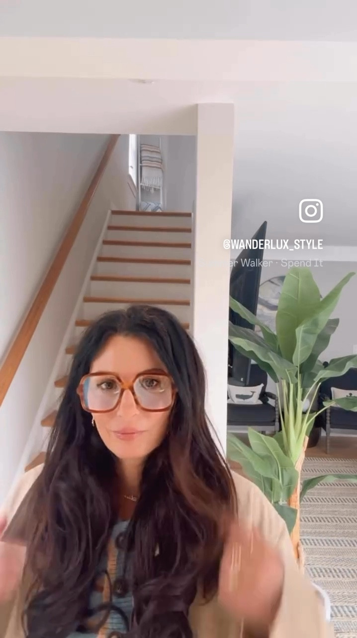 Sunday Funday on The Cape .. 🌊🤎
#chloesunglasses #barnjacket #neutralpalette #sundayfunday #capecod #capevibes🏖⚓️🍹🕶 #fashioninfluencer #ootd #fashionstylist #shopltk

#LTKFindsUnder50 #LTKU #LTKSeasonal