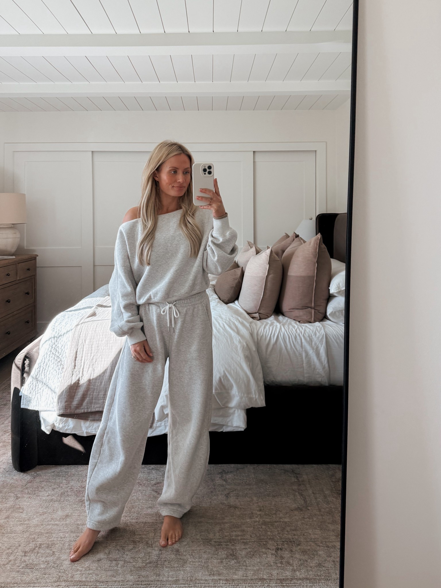 An actually DREAM set! I need more colors in these sweatpants because I’d buy them all 
SMALL IN TOP AND BOTTOM (could’ve gone XS in bottoms)

#LTKHoliday #LTKGiftGuide #LTKFindsUnder100