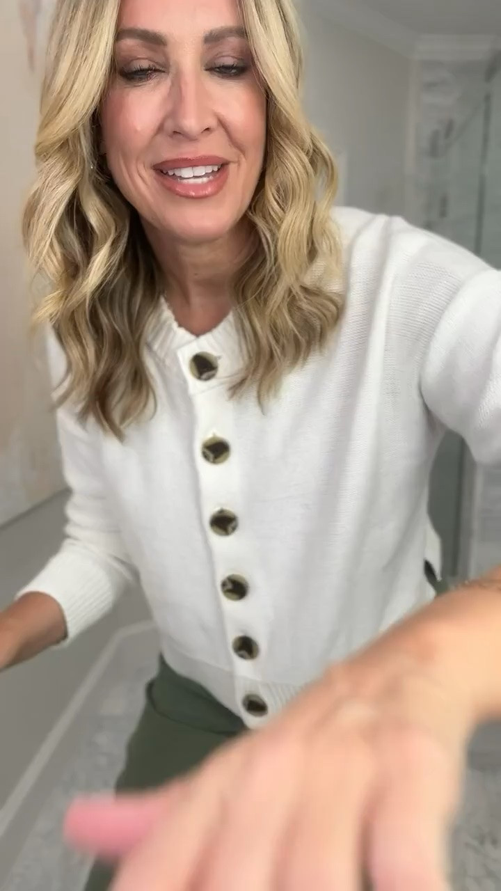 Cream and olive is one of those color combinations that always works for fall. I love the button front cardigan with relaxed olive pants for an outfit that feels classic but still casual enough for everyday.

cream cardigan, olive green pants, button front cardigan, neutral fall outfit, casual fall style, fall color combination, everyday outfit, women’s fall fashion, transitional fall outfit, fall cardigan outfit, olive pants outfit, HauteandHumid

#LTKootd #LTKSeasonal #LTKgrwm