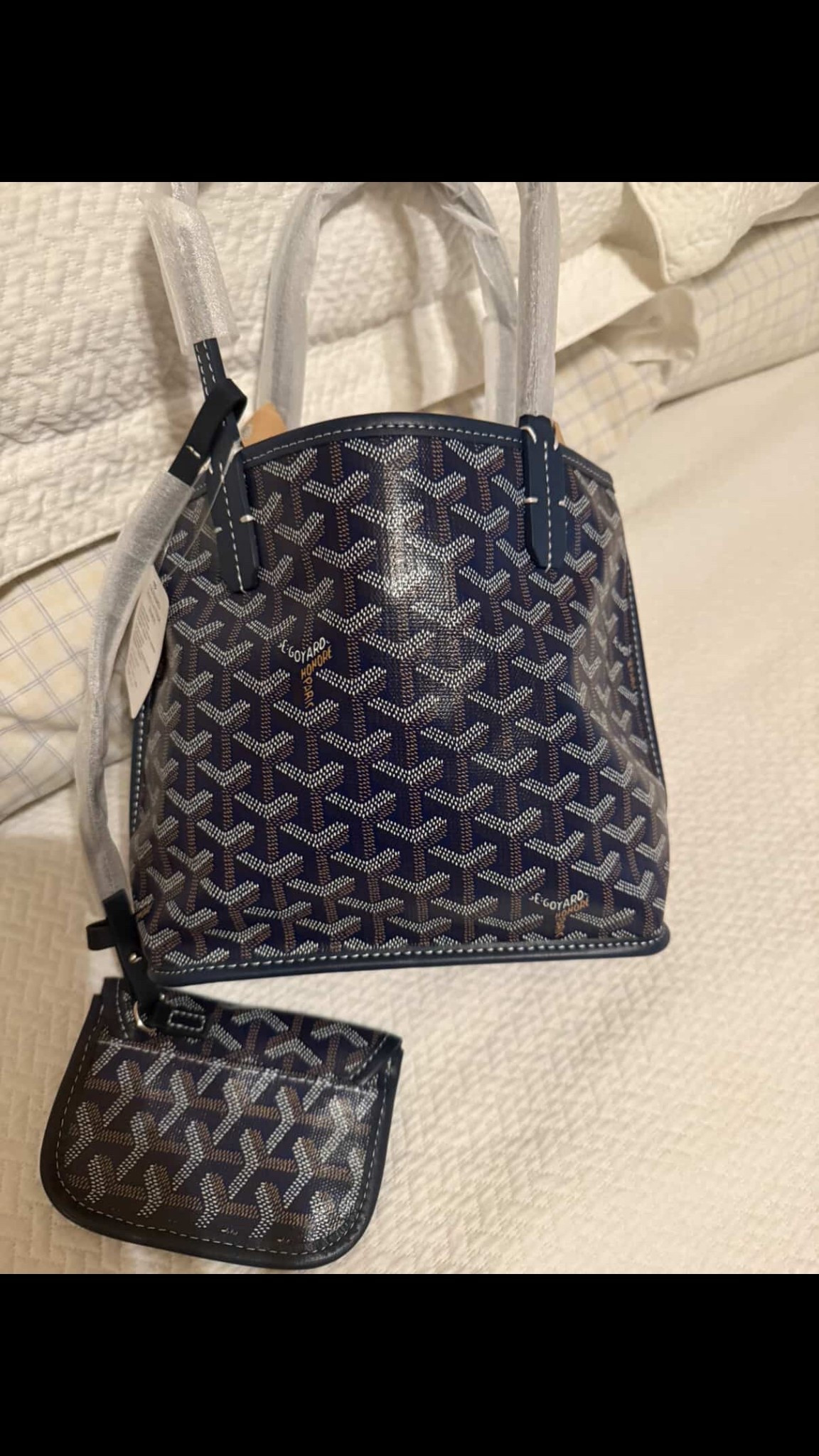 Goyard look for less! This is the small size Amazon version of the branded goyard look for less! I have a large and a medium but a follower sent me this photo of her small!

Goyard
Look for less
Designer look for less
Copycat 
Amazon find
Amazon deal 
Stylewithnosecrets 
Deal
Steal
Fashion
Handbag
Tote
Purse


#LTKSaleAlert #LTKFindsUnder100 #LTKFindsUnder50