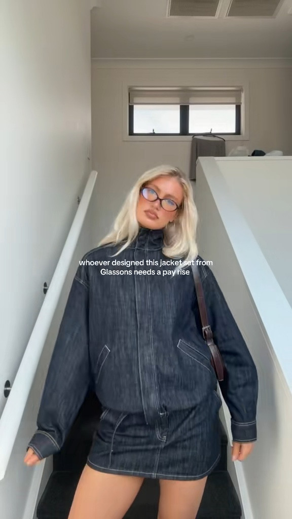 Glassons set! Wearing a S in the jacket and M in the skirt 🫶