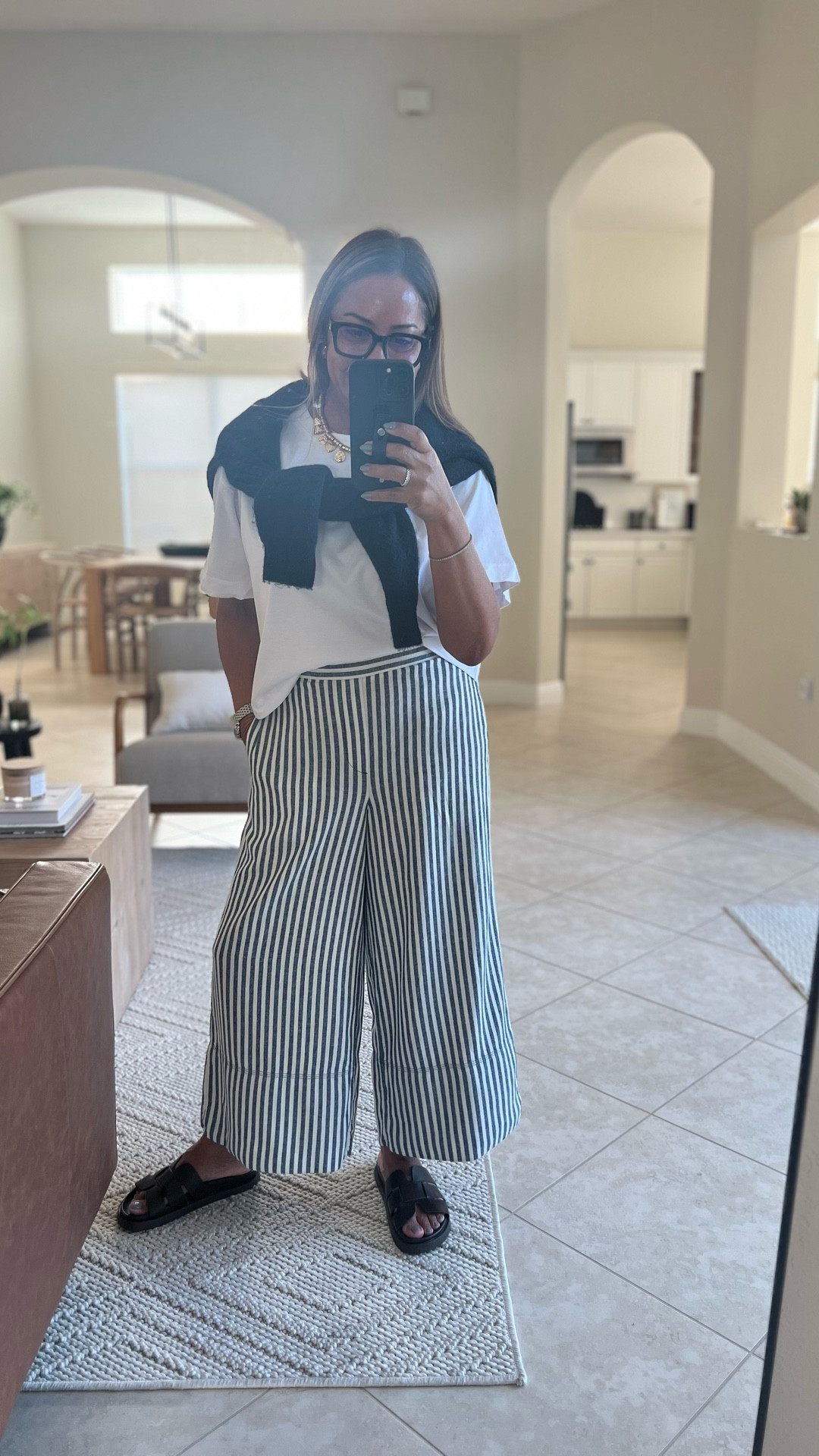 These wide-leg linen cropped pants are perfect for summer and 20% off right now.

#LTKFindsUnder50 #LTKFindsUnder100 #LTKStyleTip