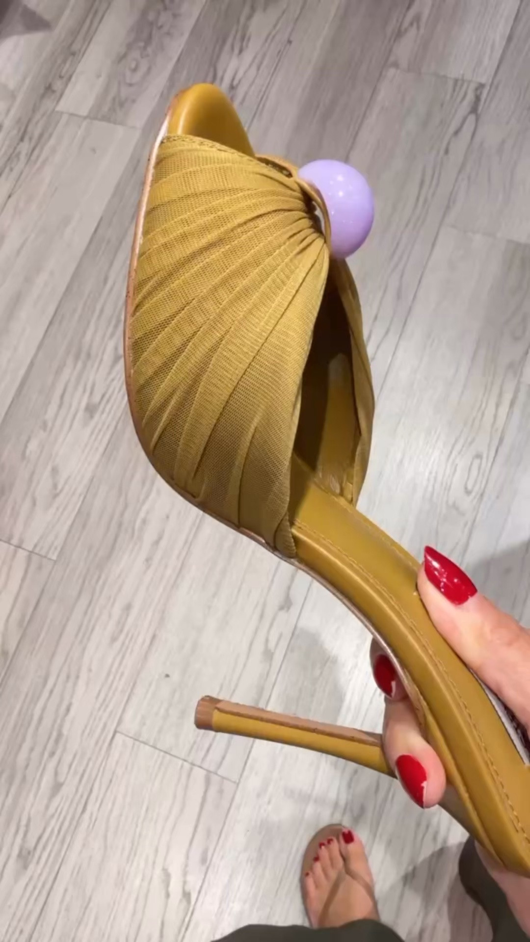 These shoes!! Can we talk about them! Look like designer but for LESS! Linked other @stevemadden shoes that I’m loving below!