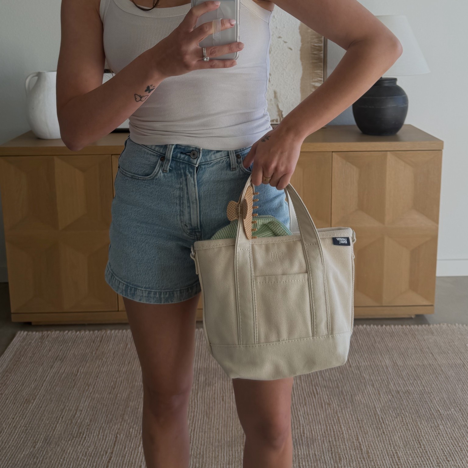 Abercrombie high rise dad shorts! True to size for me wearing a 26! They have some stretch to them too? 