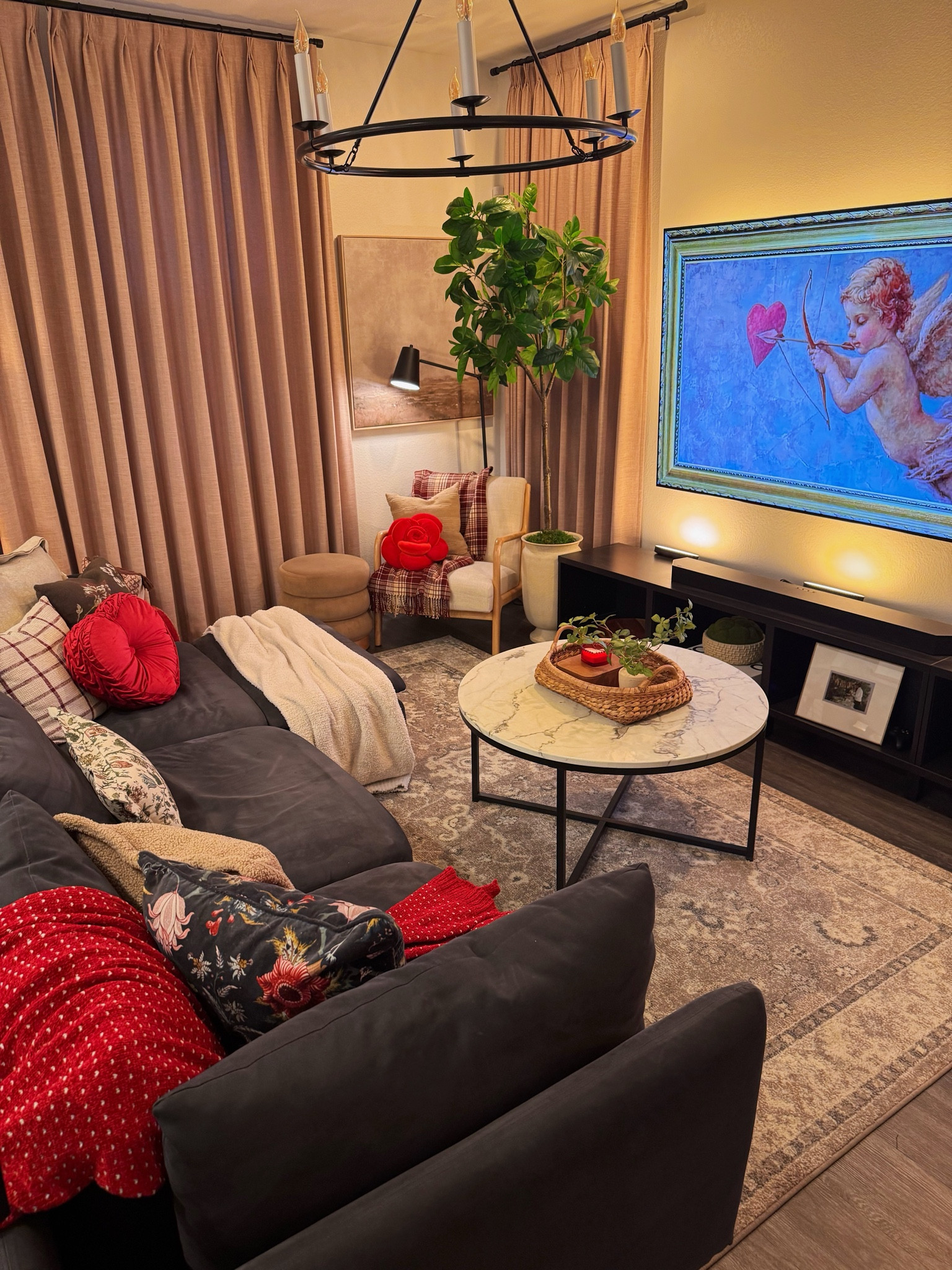 Valentines Day Living Room 🛋️💕 #valentinesday #valentinesdaydecor

#LTKSeasonal #LTKHome #LTKFamily