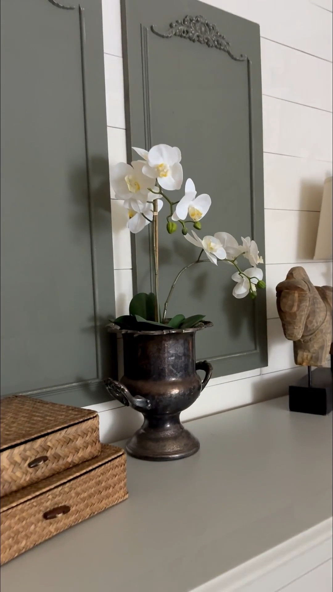 Winter doesn’t have to feel dull or lifeless. 🤍
I love decorating with white winter florals that bring brightness into the darker months—without tipping into spring. Real-touch champagne and white roses, orchids, soft ferns, and berries add life, texture, and a fresh, collected feel while still honoring the season. It’s my favorite way to create a cozy, elevated winter home that feels calm, warm, and inviting.