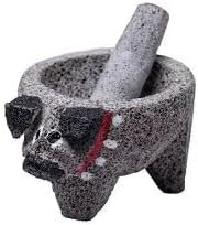 Molcajete de piedra grande en forma de cerdo con pintura de puntos decorativos | Amazon (US)