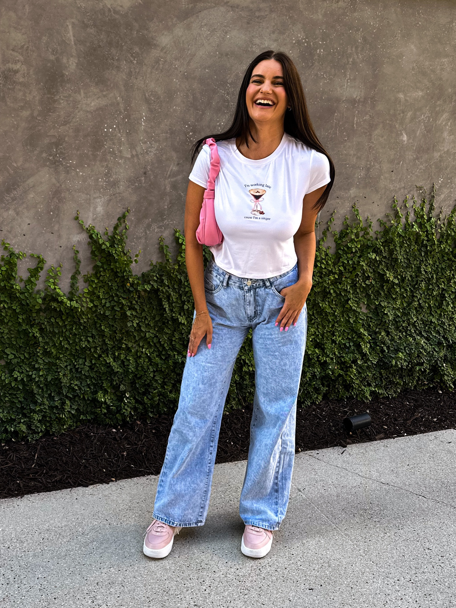 Baggy jeans, 90s, espresso, Sabrina carpenter, bow jeans, graphic tee, pink, girly outfit, 