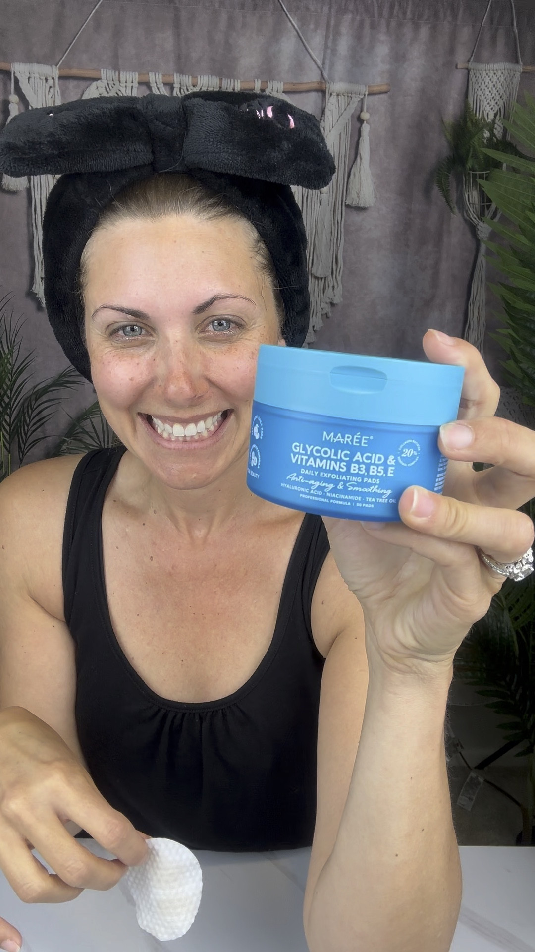 How To + Review MAREE Facial polish Glycolic Acid Peel Pads 

#LTKVideo #LTKbeauty #LTKover40