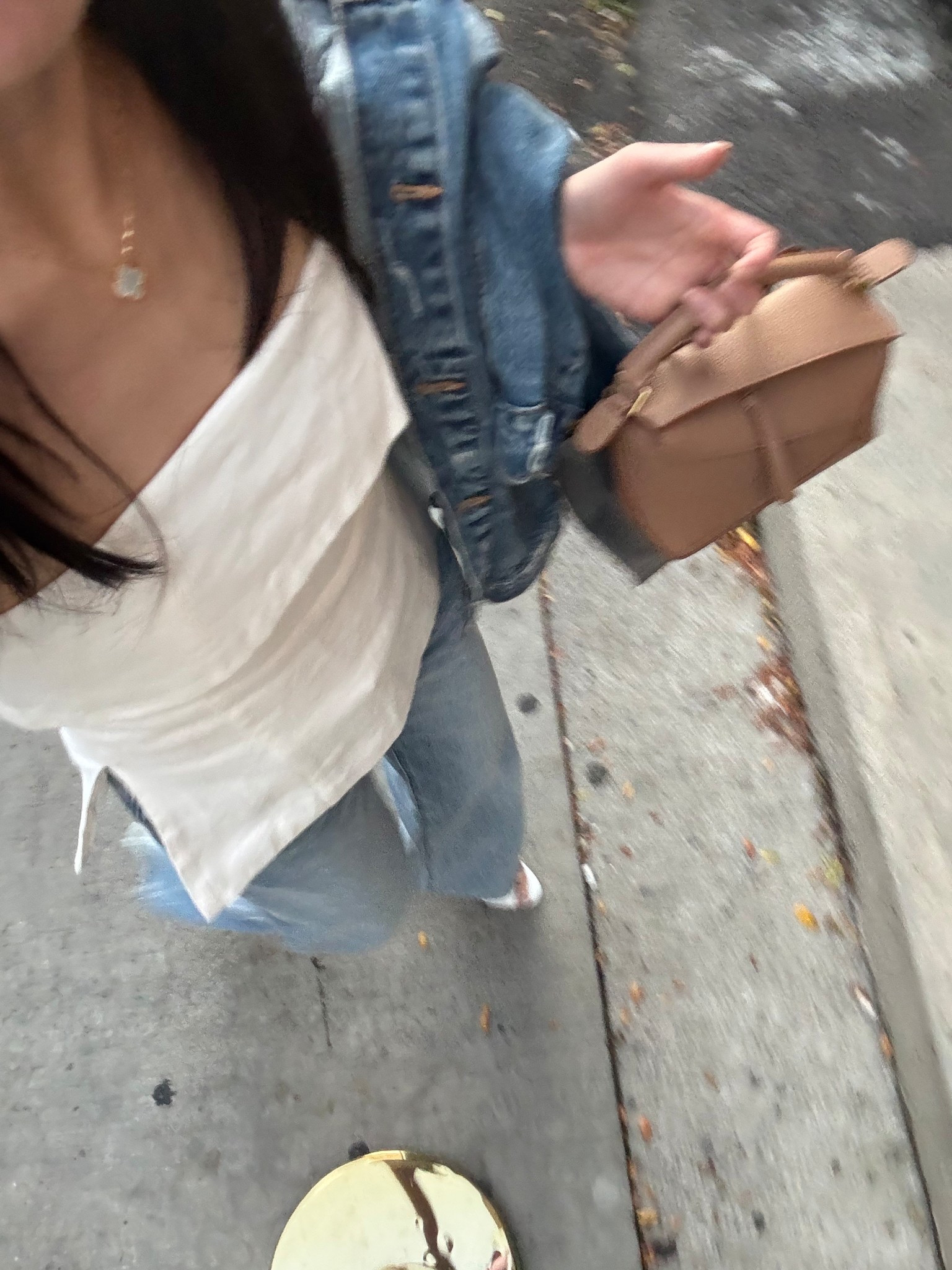 Dinner fit on the go 🤍

Linen strapless top size 0. Denim Forum The Farrah low rise wide leg in size 23.

@Aritzia 