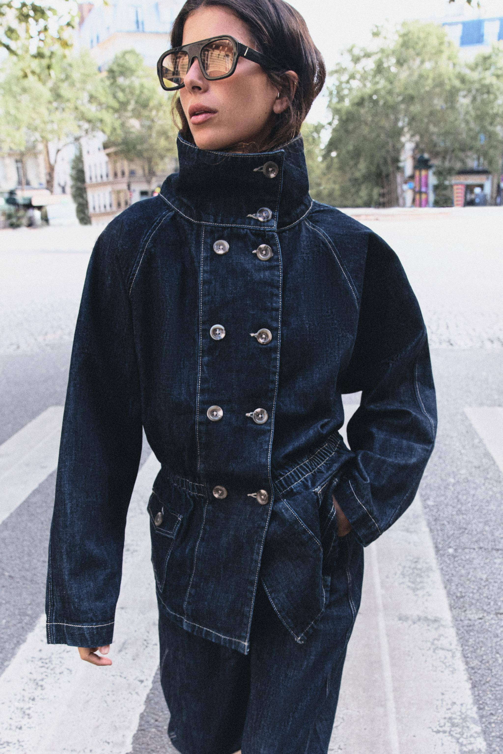 Gr\u00f6\u00dfe des Models: 173 cmJacke mit Stehkragen und langen \u00c4rmeln. Elastischer Bund. ... | Zara DE