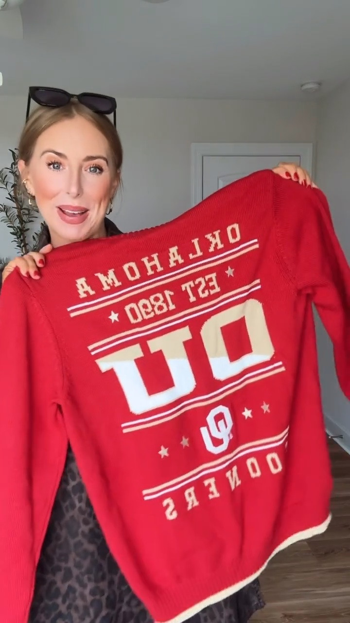 How cute is this university of Oklahoma Sooner gear!
￼