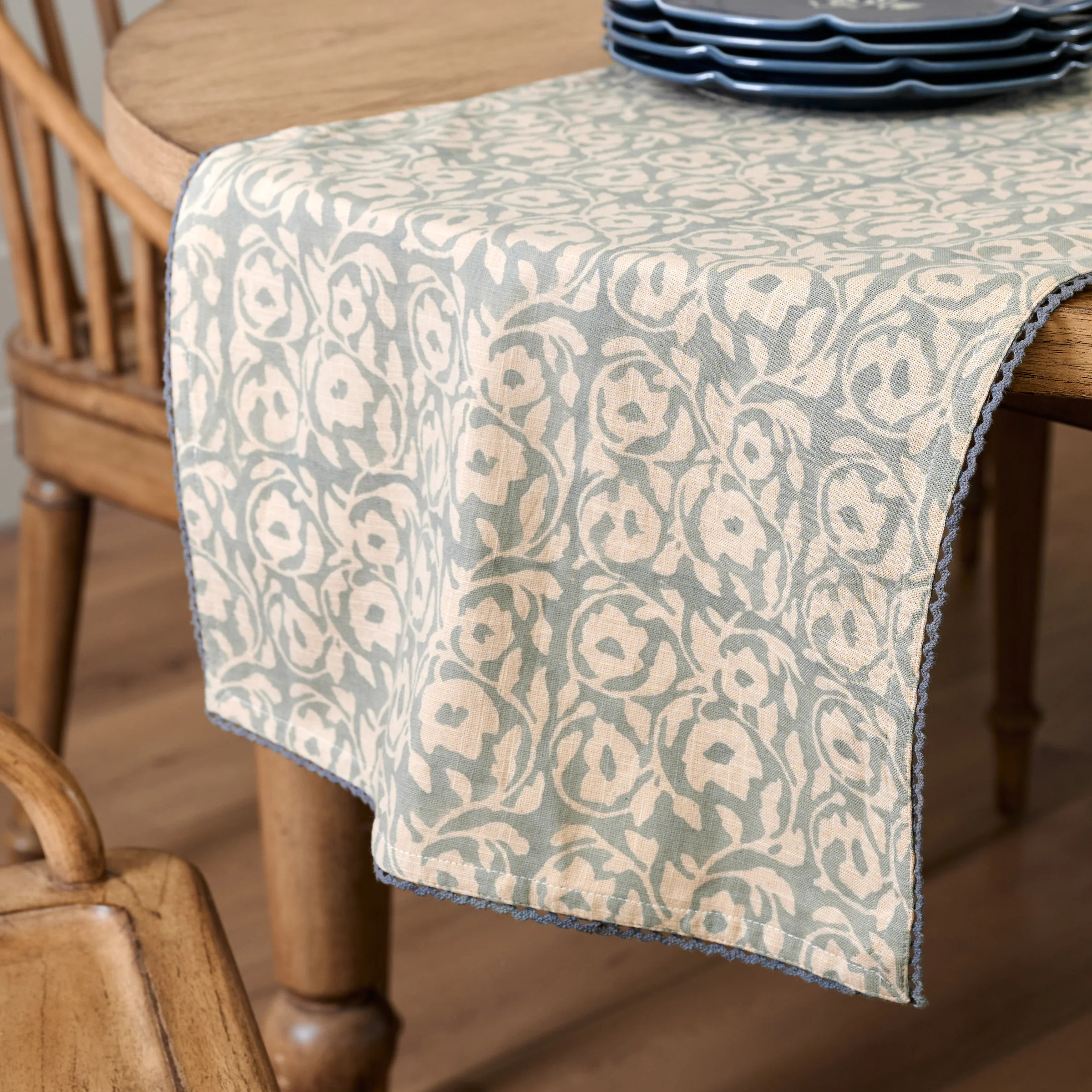 Pivione Fleurs Table Runner | Magnolia