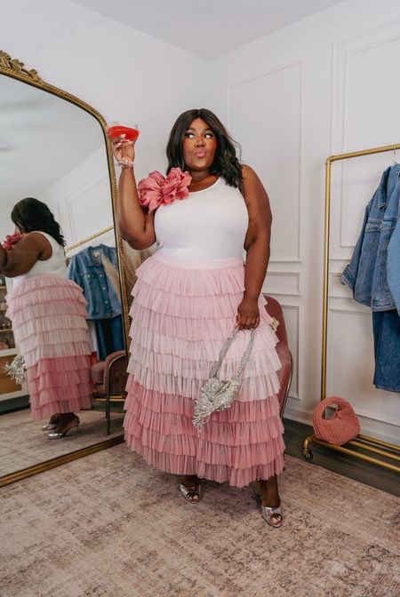 Carrie Bradshaw but make it curvy✨💐 

TANK XXL
SKIRT 3X runs large

Plus Size Wedding Guest Outfit, carrie bradshaw, summer trends, spring outfit inspo, plus size fashion, vacation, pink outfit, maxi skirt

#LTKplussize #LTKstyletip #LTKfindsunder50