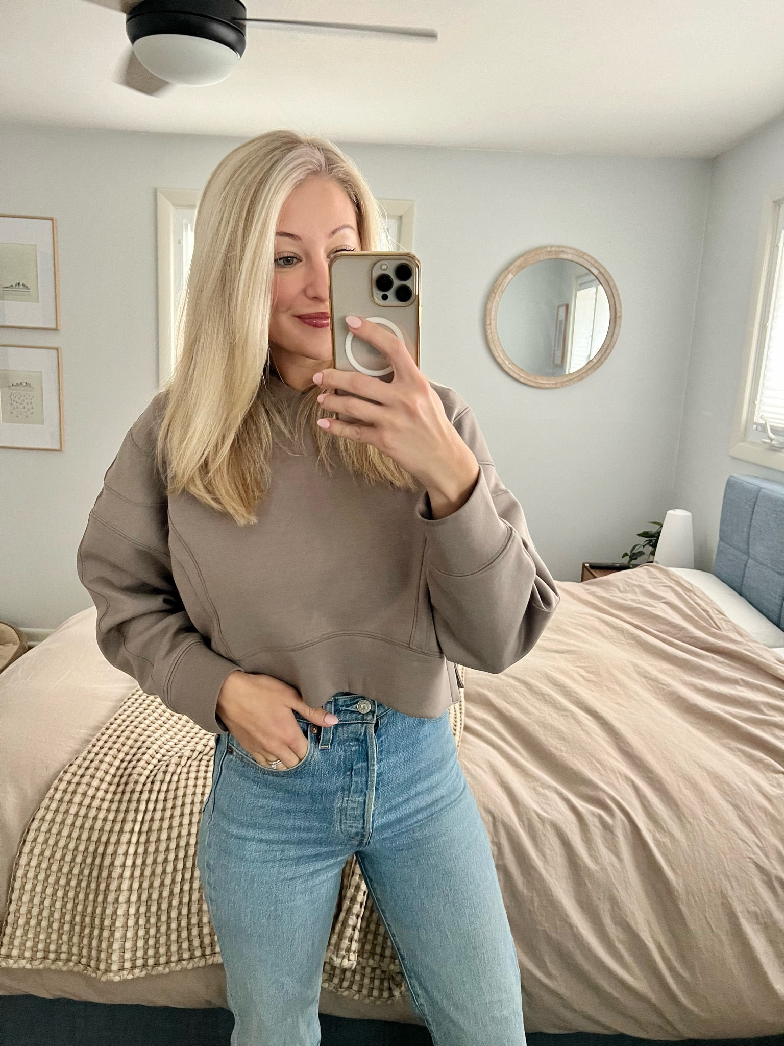 Abercrombie neoknit YPB cropped sweatshirt - size Small
Levi’s high rise jeans - 25