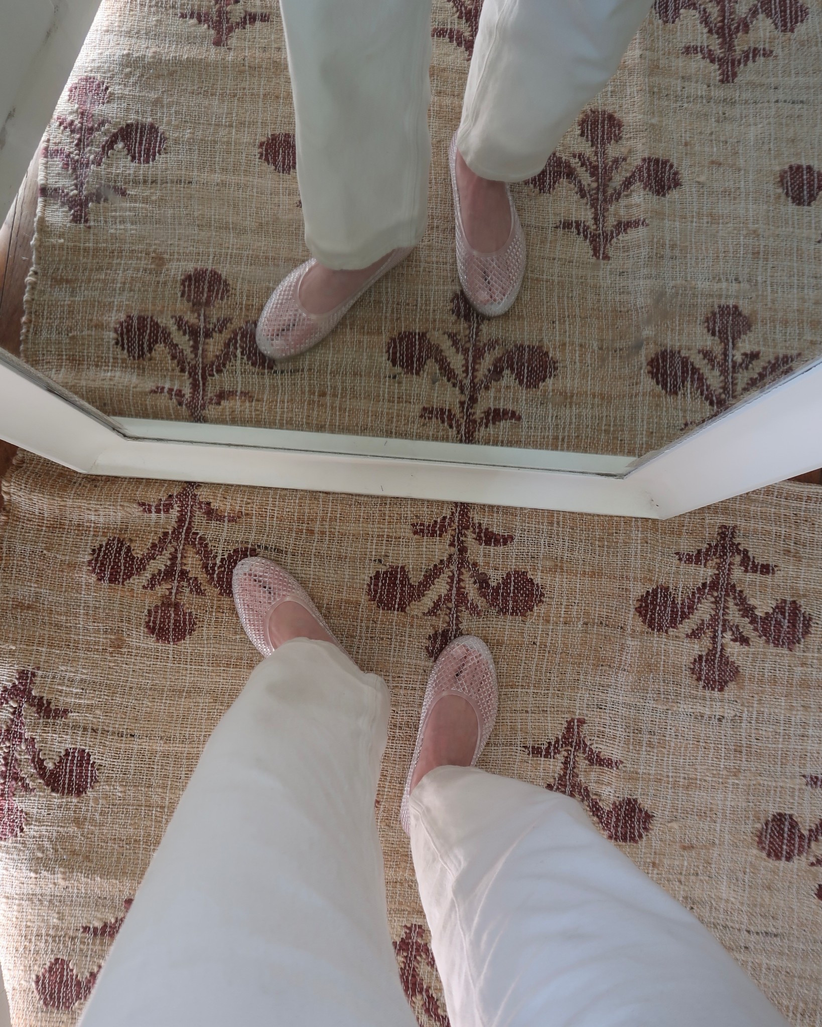 Jellies and rug ❤️ took my smaller size in the jelly flats 

spring shoes, spring outfit, summer shoes 



#LTKFindsUnder100 #LTKHome #LTKFindsUnder50