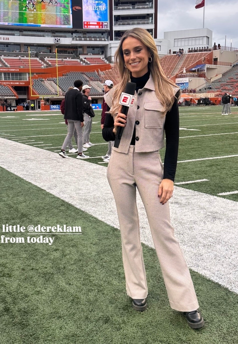 Molly McGrath covered the UT Texas A&M game yesterday wearing this plaid point collar cuffed cap sleeve button front top and matching flared trousers