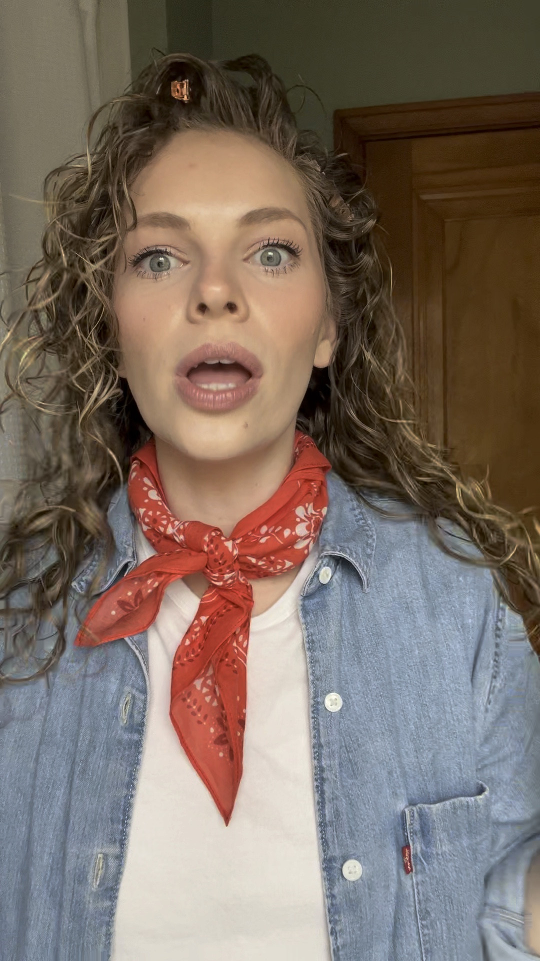 The hair products I used this time! The mousse smells SO good 😍