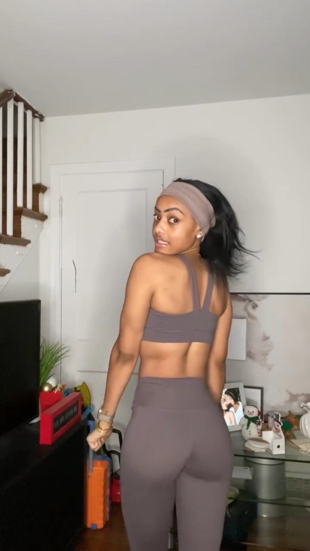 what i wore today 🎀 it’s giving “pilates mom” core lol ~ ohh and hi besties 🤭🤍 @setactive 

#gymwear #fitspo #gymtok #ootd #activewear