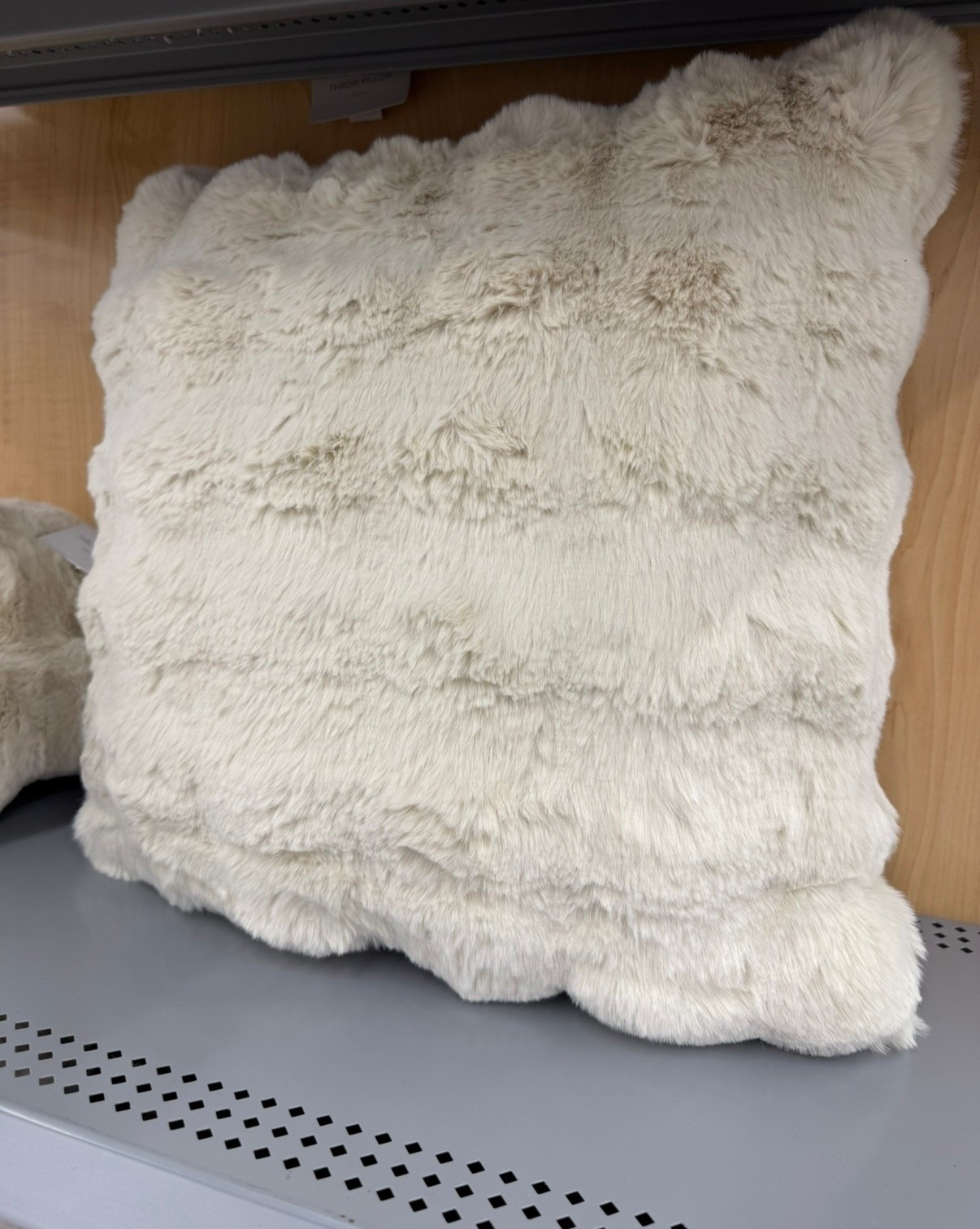 Don’t miss this gorgeous, on-trend throw pillow!
It’s almost gone at my store 🙌
See it — or the $5 look-alike — plus more luxury-look throw pillows at low prices ✨

#LTKHome