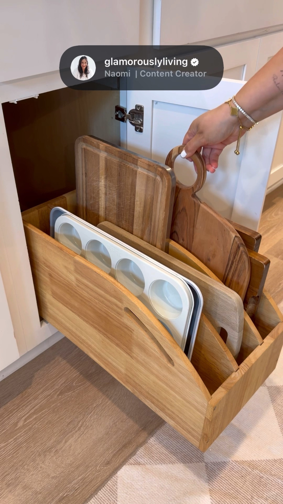 Easy way to keep all my trays and cutting boards organized 🙌😍



Pantry 
Storage solutions 
Food storage 
Home 
Pantry refresh
Kitchen refresh
Glass canisters
Spring cleaning
Kitchen cabinet

#LTKHome #LTKmomlife