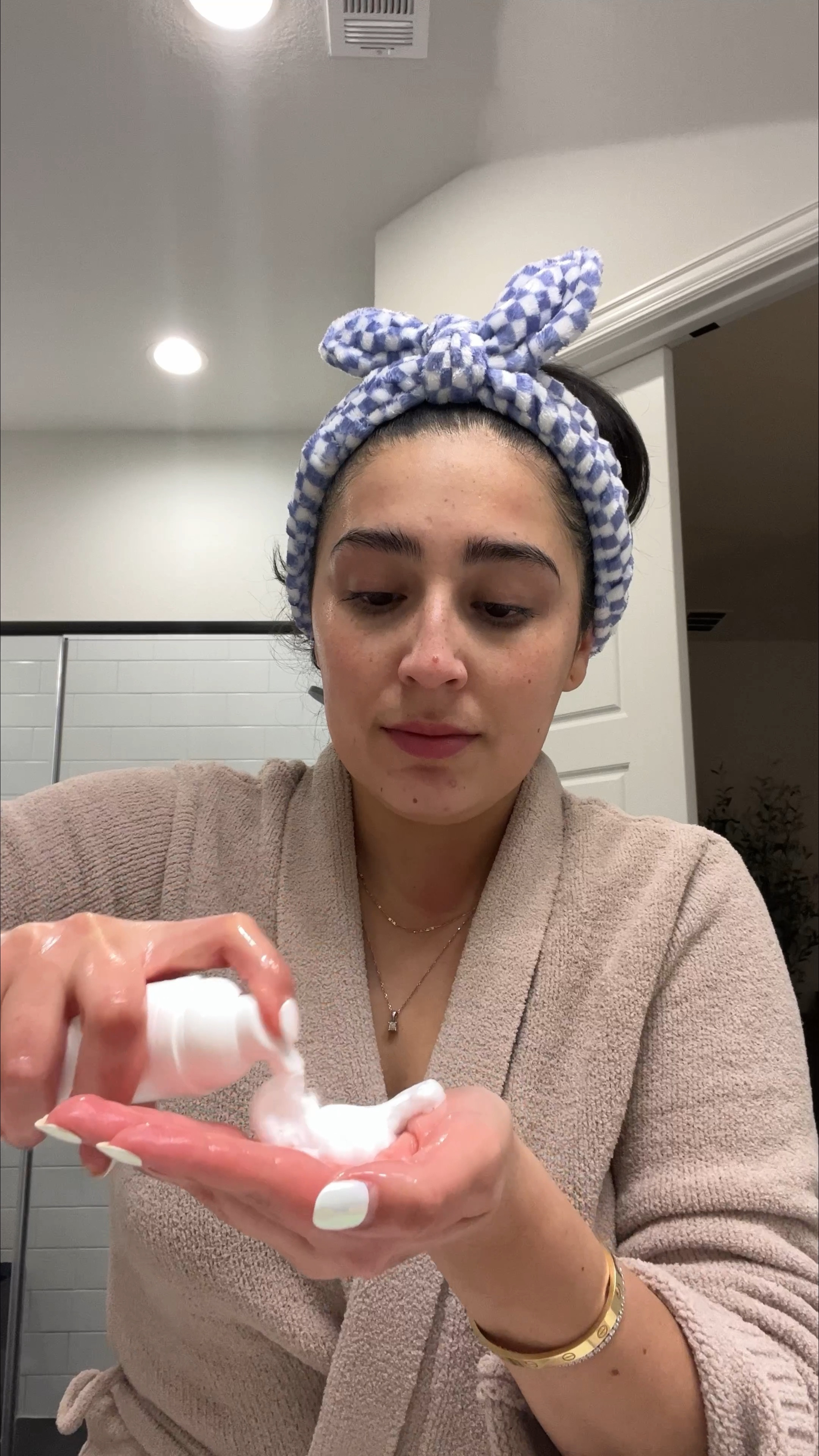 Night time skincare routine 

Step 1: elemis cleansing balm
Step 2: skinpharm foam cleanser
Step 3: elemis toner
Step 4: la mer essence 
Step 5: Naturium Niacinamide 
Step 6: elemis eye cream
Step 7: elemis marine cream
Step 8: elemis oil 

#LTKbeauty