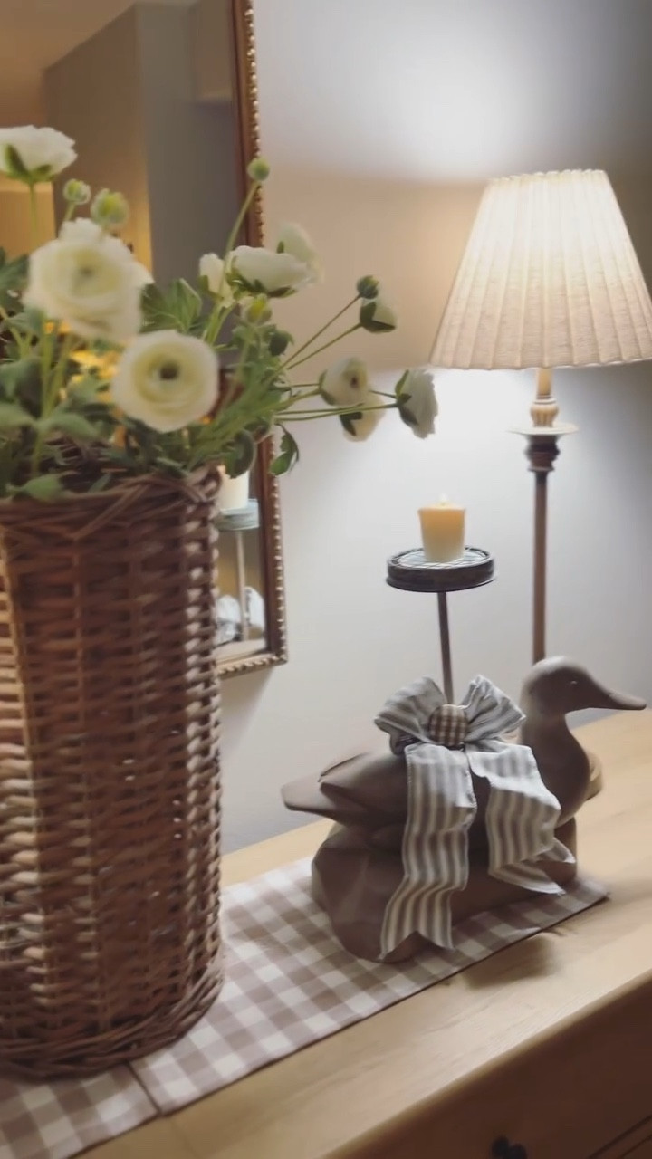 Using a duck is always fun for spring and summer time 💛
#home #cozy #inspiration #ideas #reels #homedesign #spring #interior #designinterior #budget #thrift #interiordecor

#LTKStyleTip #LTKHome #LTKSeasonal