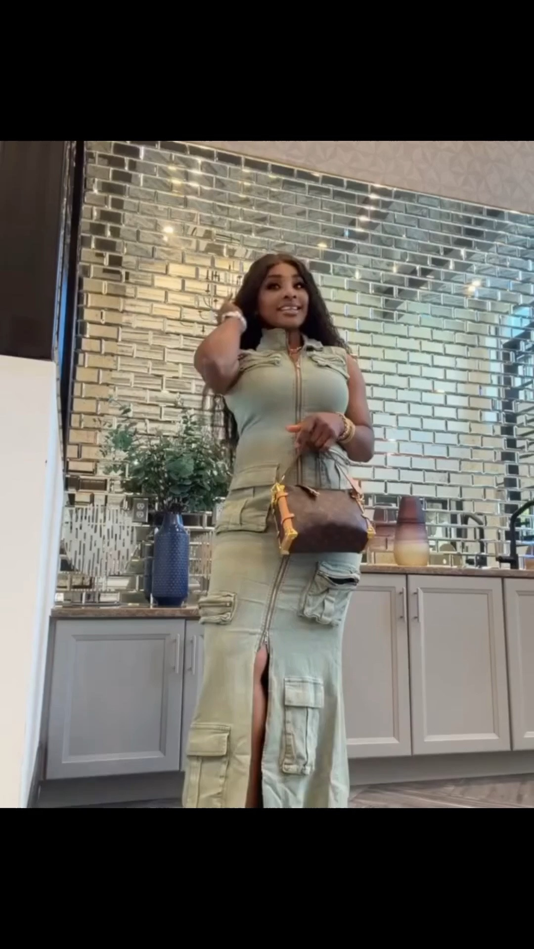 Hey Boobies 😘 

The look? Expensive. The price? Not so much. ✨🤍 

Scroll to shop!! Follow for more!! 🥰🤍

#LTKdayinmylife #LTKootd #LTKselfcare