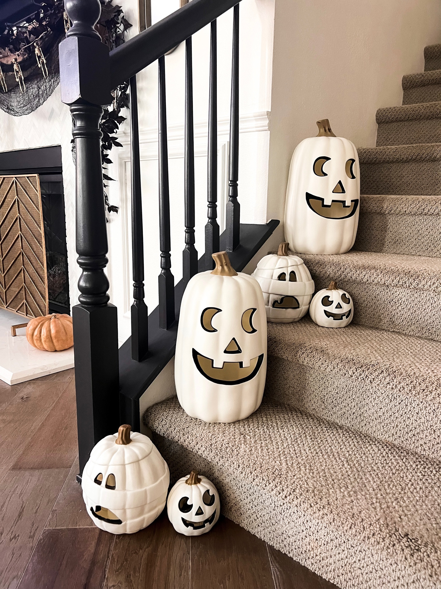 Black and white Jack-o-lanterns 

Light up pumpkins
Target find
Halloween decor
Fall decor
White pumpkin decor
Black and white Halloween decor 

#LTKHoliday #LTKHalloween #LTKhome