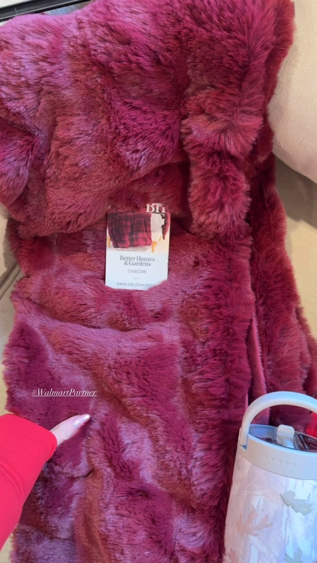 Walmart gift ideas for her 💖
Love this hydrojug & how amazing is this blanket! 
Christmas gift ideas 
#WalmartPartner 
@walmart #walmart 


#LTKGiftGuide #LTKHoliday #LTKCyberWeek