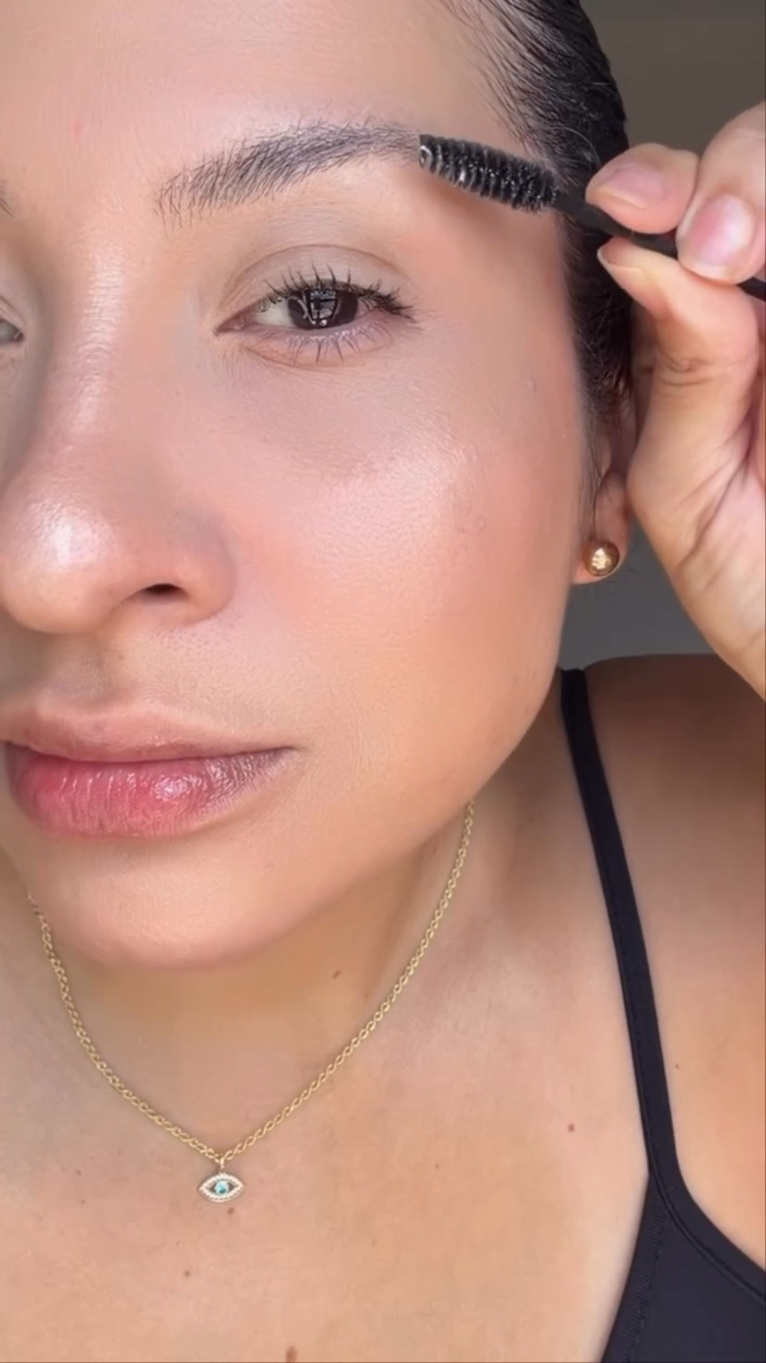 soft skin, slow mornings & realizing self-care isn’t extra… it’s the whole vibe 🤍

#CleanGirlAesthetic #SoftGlam #SkinPrep #MomContentCreator #GlowySkin BeautyRoutine GenZStyle MinimalBeauty LorealParis TutorialReel SoftLifeEnergy GRWM SkincareRoutine ThatGirlRoutine NaturalGlow