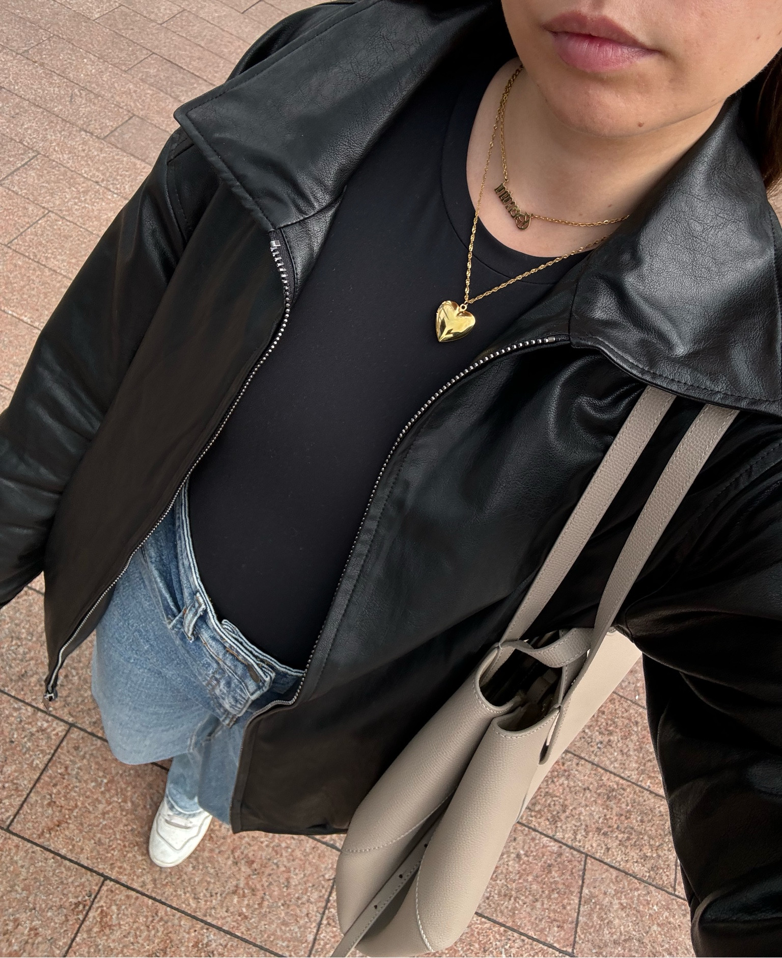 Simple model off duty look with leather bomber 🫶🏻

#LTKfindsunder100 #LTKmidsize #LTKstyletip