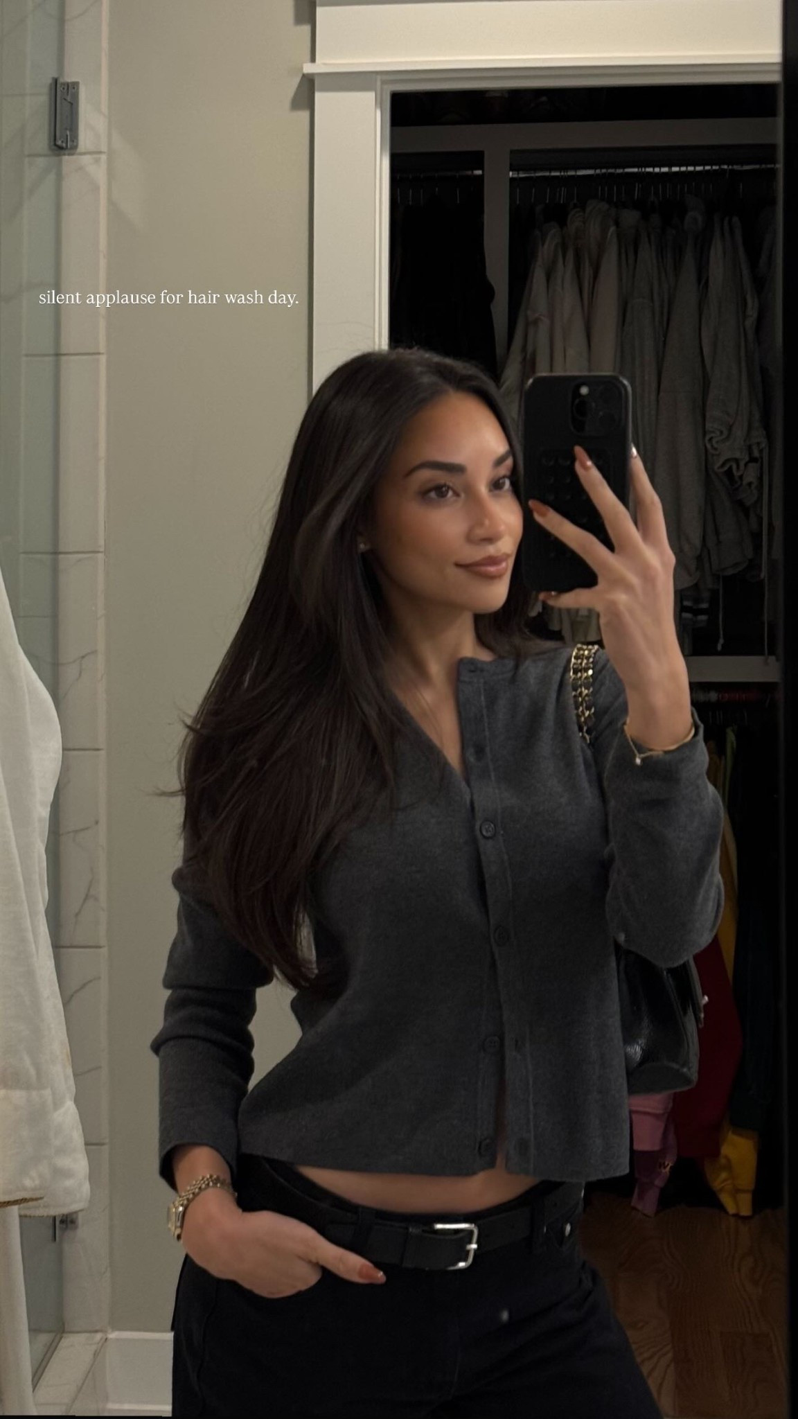 gno. 
sweater: small
jeans: 24
shoes: 7.5