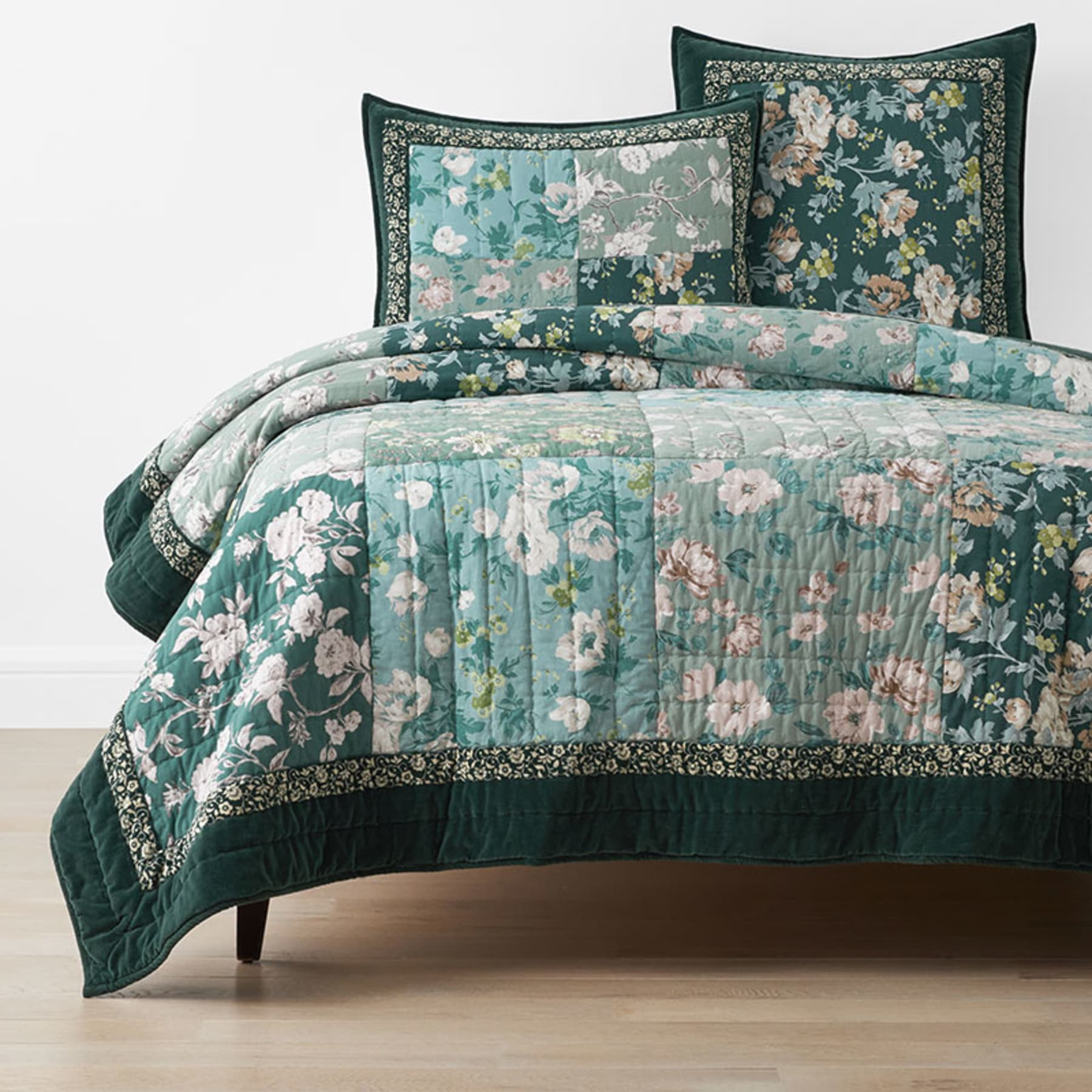 Velvet Border Floral Handcrafted Patchwork Quilt - Green, Full/Queen | The Company Store
