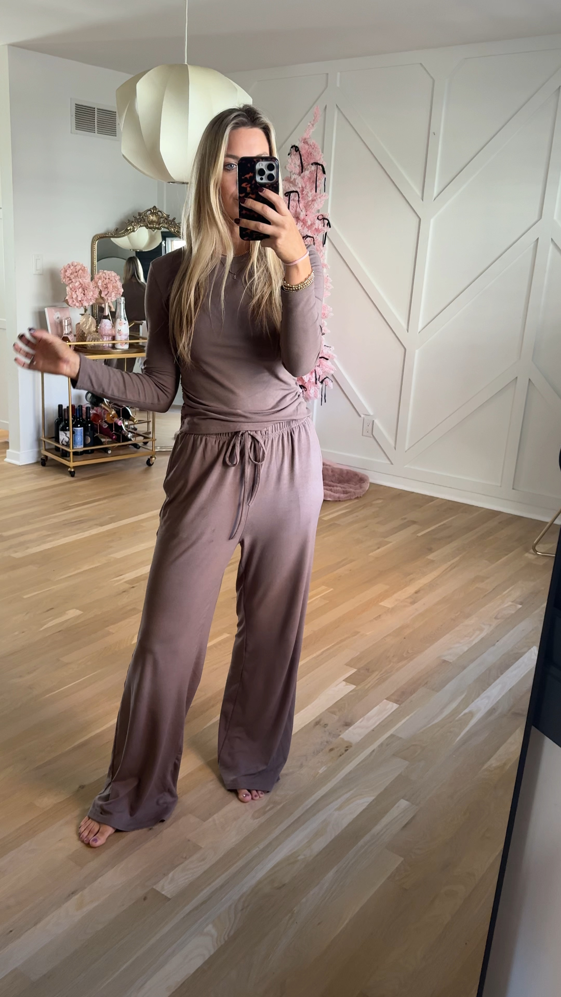 You’ve heard me rave about this set a million times. It’s just that good! Comes in 3 lengths so it works for everyone! Such a flattering fit. All my fiends who have tried it loved it. You will too 😉

Thank me later 😘

I’m wearing a medium 31” and I’m 5’9.
Insta: bridgetkiene 

#LTKSeasonal #LTKSaleAlert #LTKCyberWeek