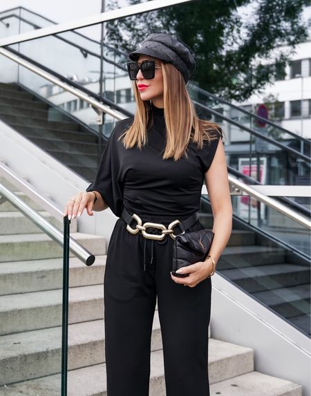 Asymmetric 🖤

*Werbung* 
Mit einem close - up meines letzten #ootd geht’s in Wochenende 🖤 Happy Saturday 💫 



#nudenmark #allblack #jumpsuit #overall #blackisbeautiful #perlepr #nightout 


