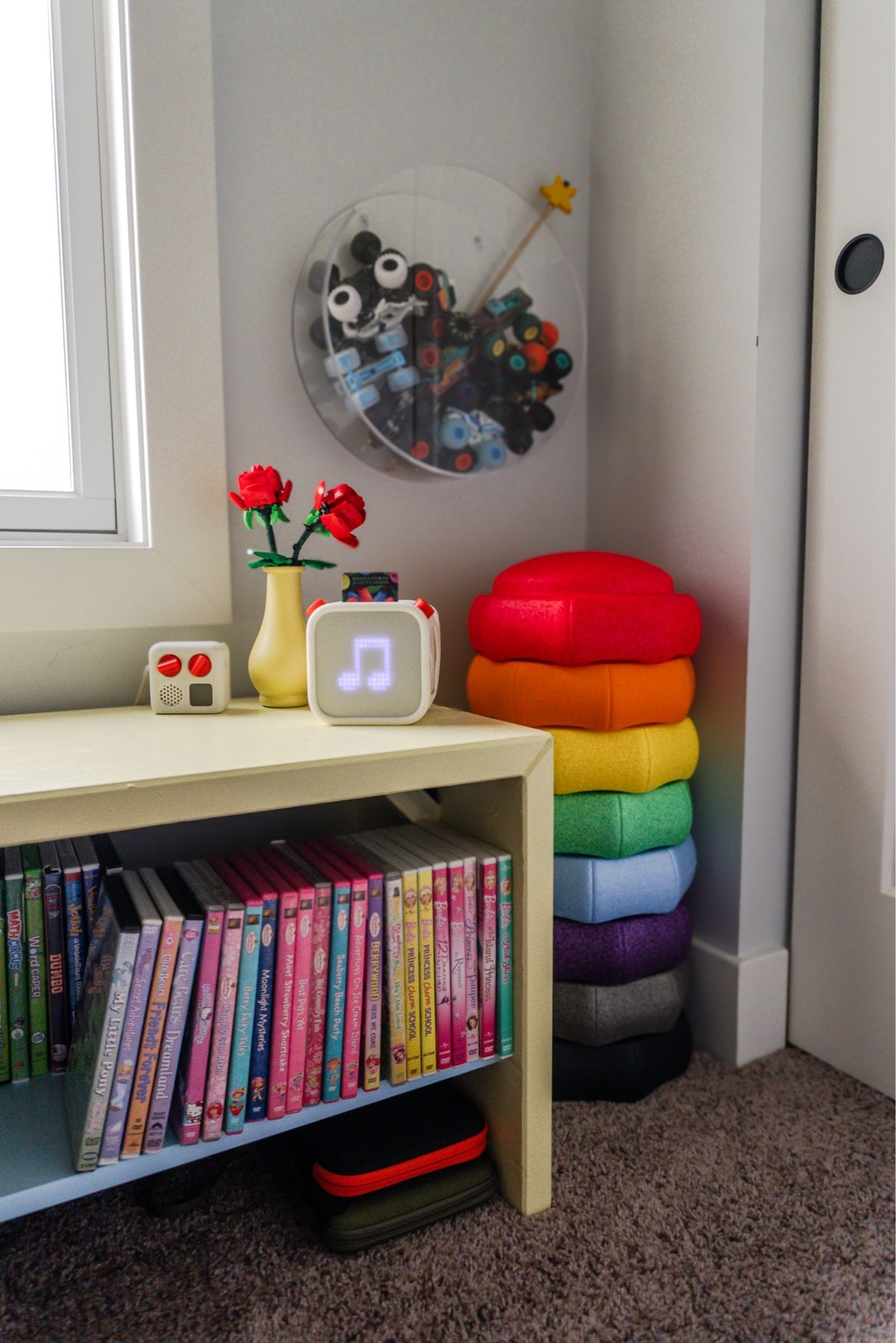 Bedroom corner 


•yoto player •lego •roses •lego flowers •stepping stones •toddler bedroom •playroom •screen free audio player

#LTKKids #LTKHome #LTKmomlife