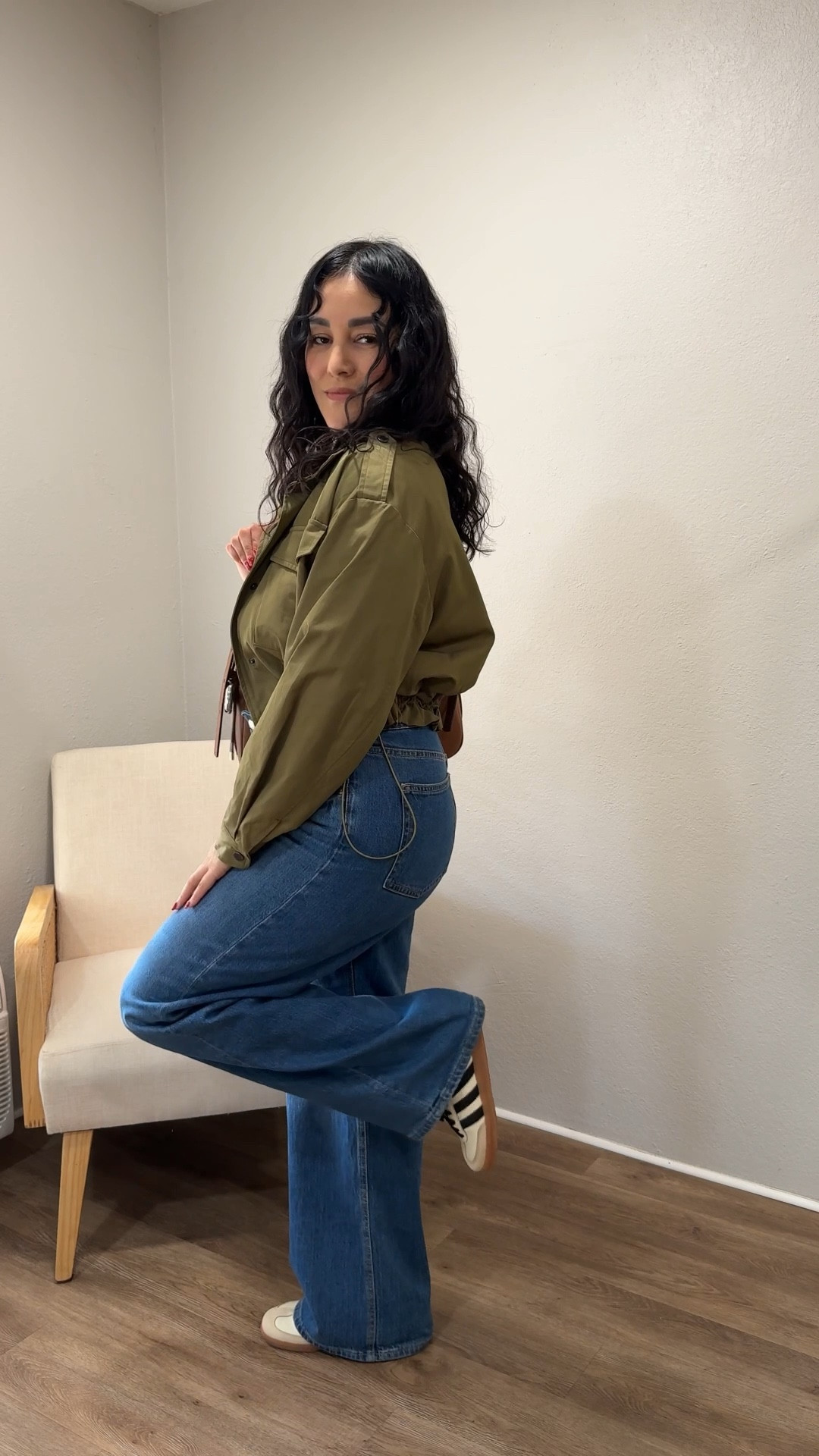 Everyday casual outfit

Jeans // 10
Tee // M
Sneakers // 8
Jacket // old from TJ Maxx

#LTKootd #LTKOver40