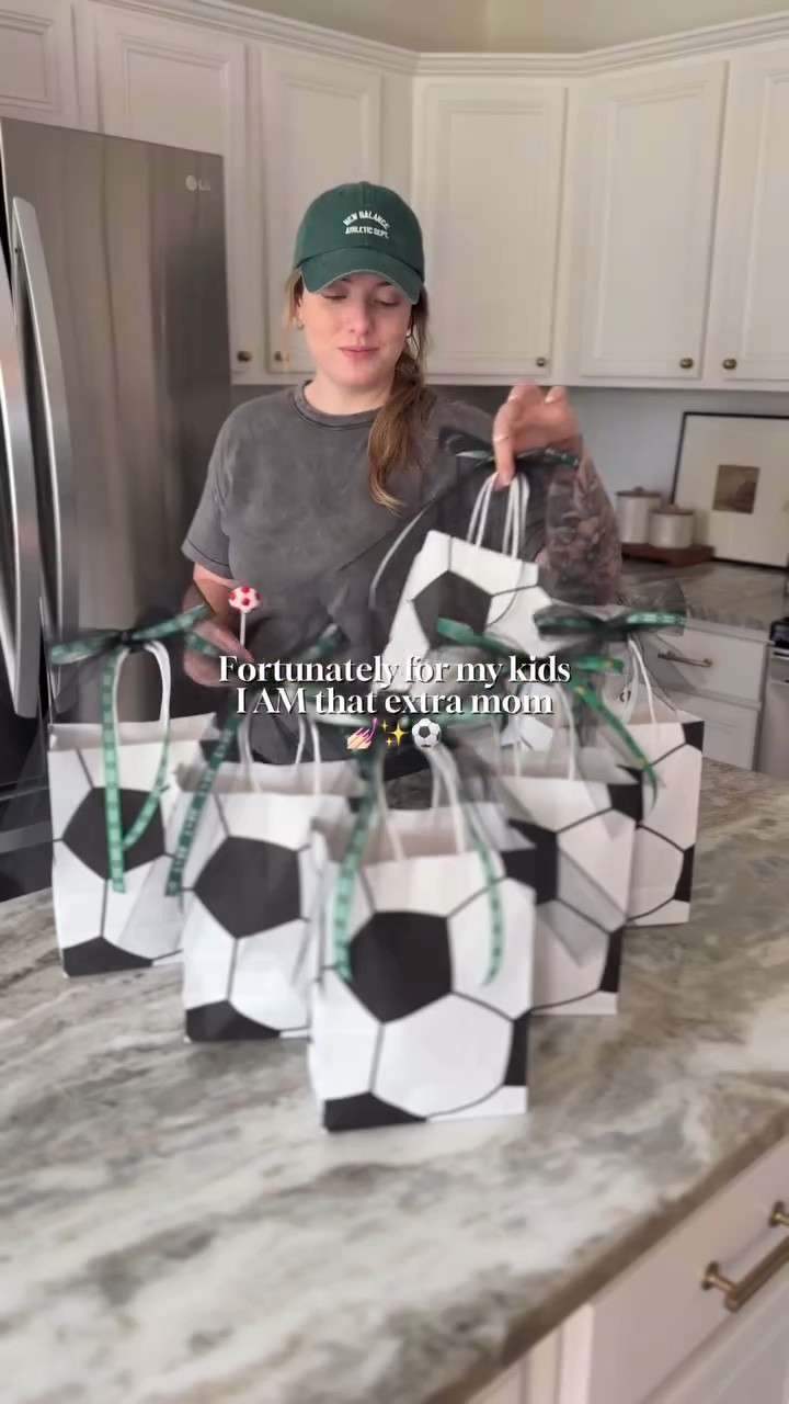 Game day snacks… or an excuse for a cute themed moment? 💅🏻⚽️

#gamedaysnacks #momhack #snackideas #soccersnacks 

#LTKKids #LTKmomlife #LTKSeasonal