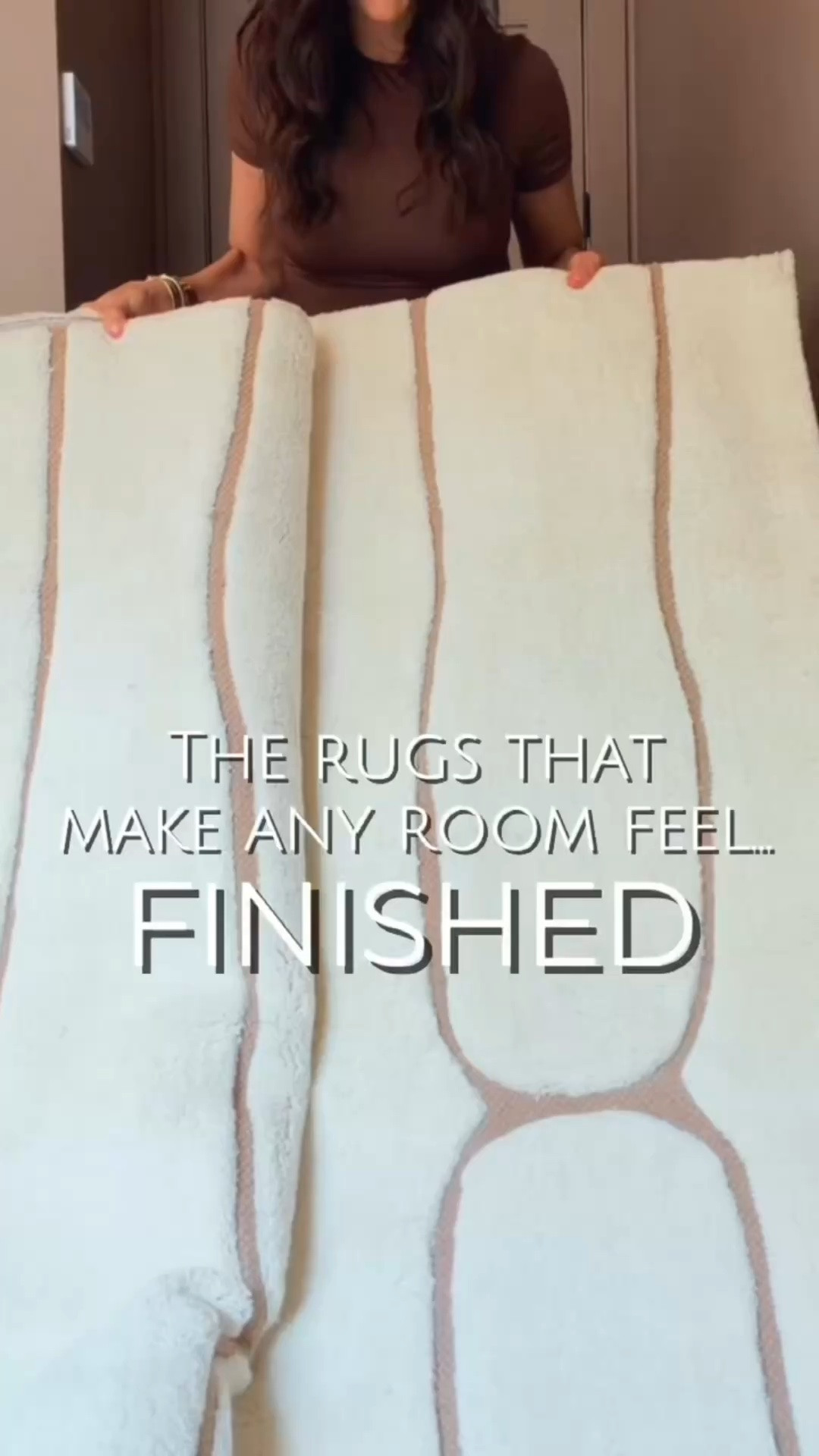 The rugs that make any room feel finished 😍🫶🙌

Area rugs
Neutral rugs
Interior design 
Modern area rug
Living room rug
Bedroom rug 
Plush rug

#LTKHome #LTKSaleAlert #LTKdayinmylife