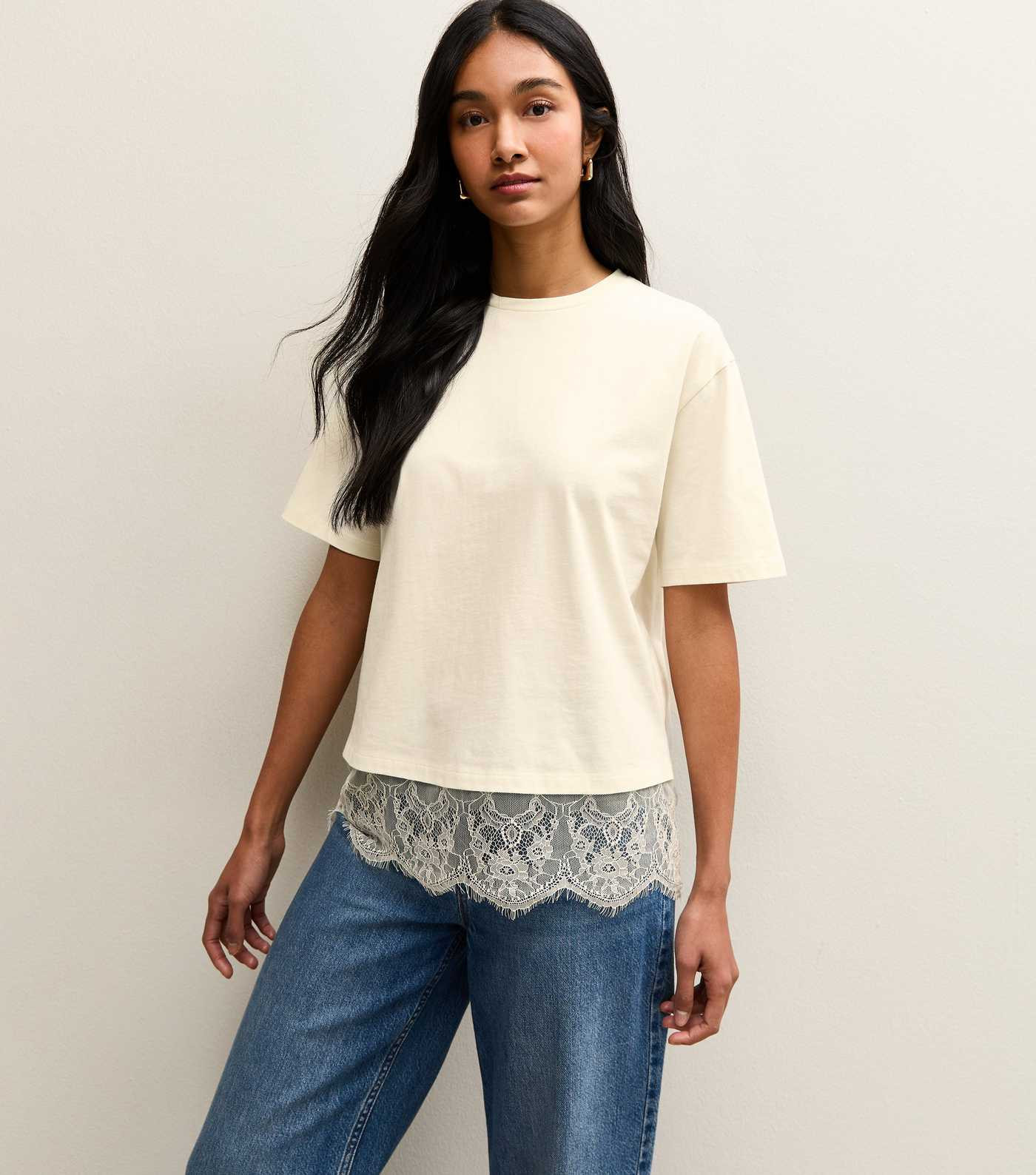 White Lace Hem Boxy T-Shirt | New Look | New Look (UK)