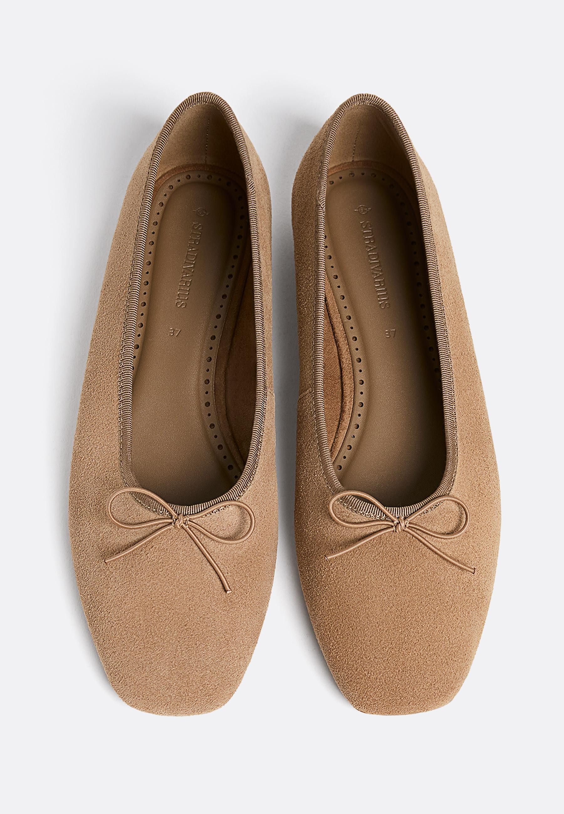 Split suede ballet flats with bow - Women's Shoes | Stradivarius United Kingdom | Stradivarius (UK)